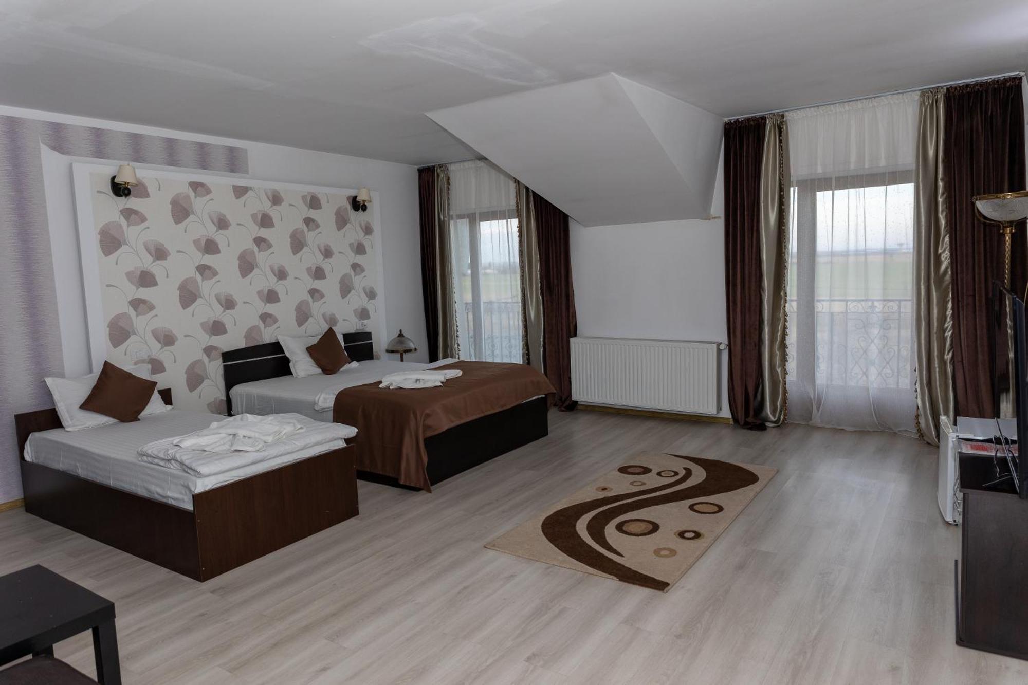 Hotel Rodiv Găeşti المظهر الخارجي الصورة