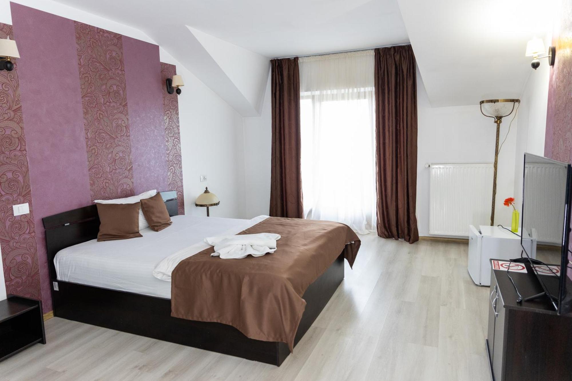 Hotel Rodiv Găeşti المظهر الخارجي الصورة