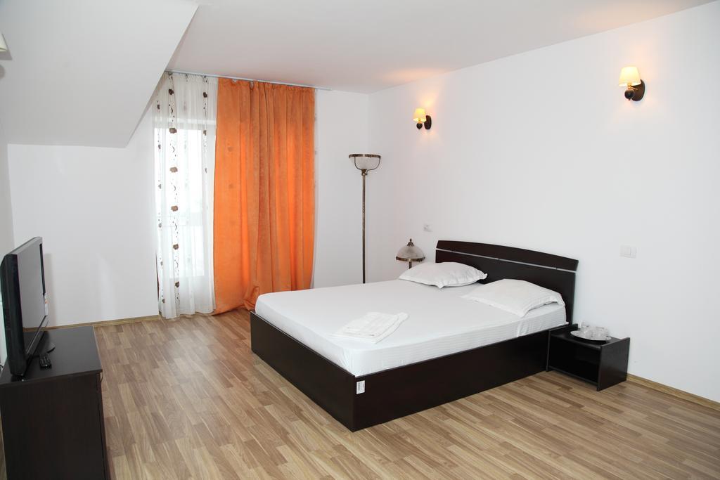 Hotel Rodiv Găeşti المظهر الخارجي الصورة