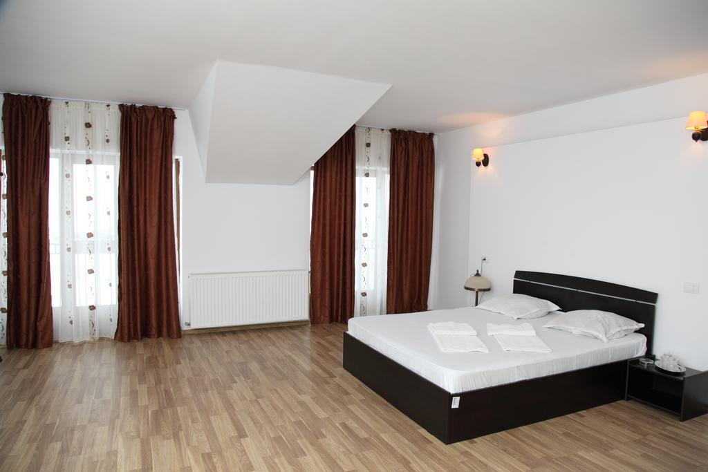 Hotel Rodiv Găeşti الغرفة الصورة