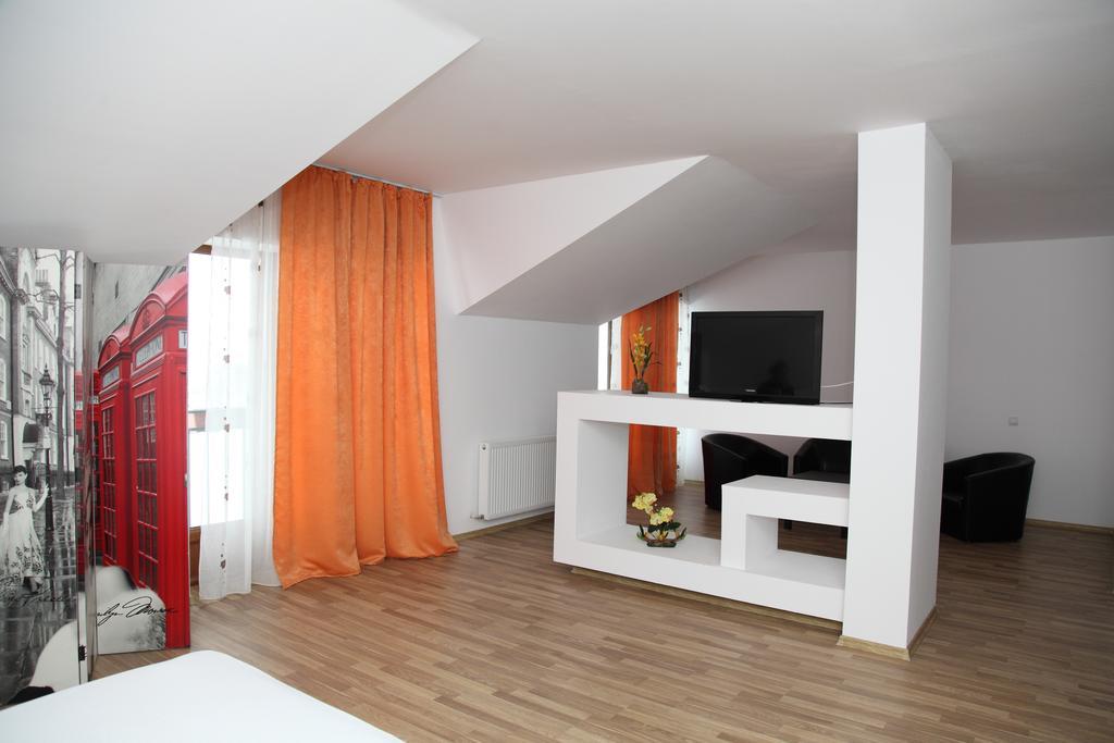 Hotel Rodiv Găeşti المظهر الخارجي الصورة