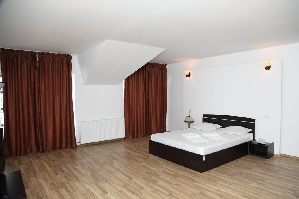 Hotel Rodiv Găeşti الغرفة الصورة