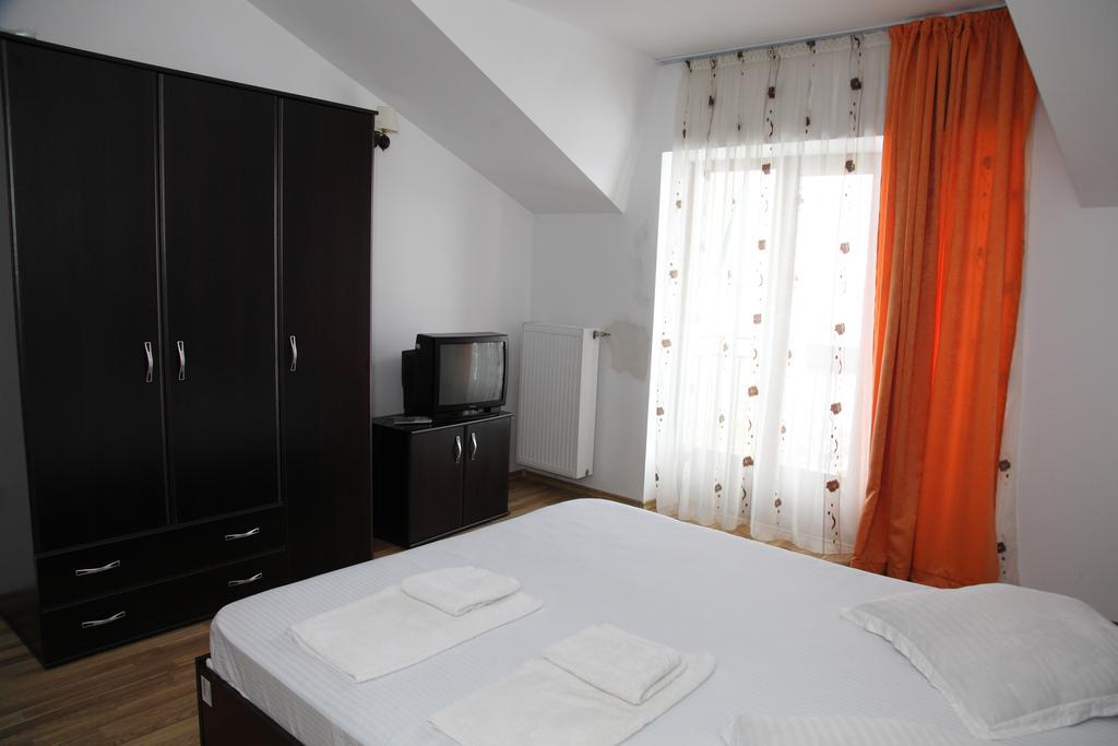 Hotel Rodiv Găeşti المظهر الخارجي الصورة